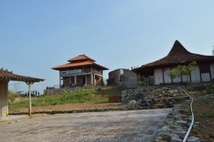 Masjid Arroyyan, Asrama Mahasiswa, rumah asatidz